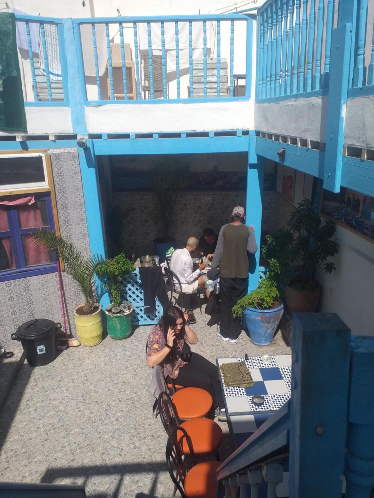 White And Blue Hostel Essaouira Bagian luar foto