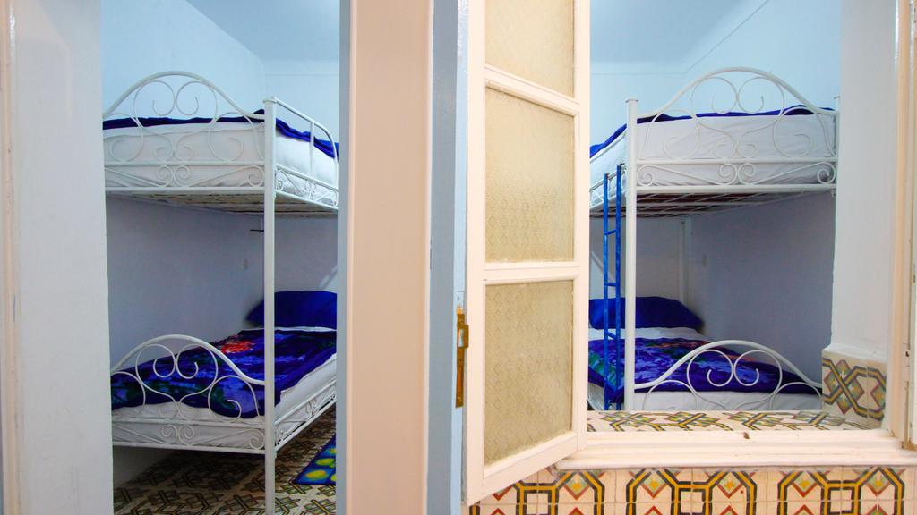 White And Blue Hostel Essaouira Ruang foto