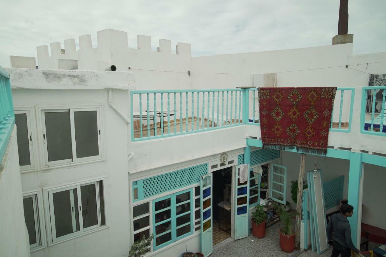 White And Blue Hostel Essaouira Bagian luar foto